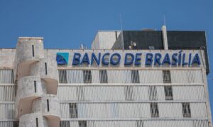 Banco de Brasília flexibiliza aumento de capital e busca recuperação financeira