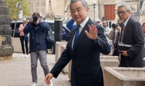China defende soberania do Brasil e propõe aprofundar cooperação estratégica