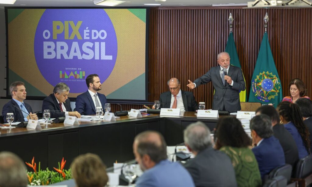 ataque dos EUA ao Pix e taxação. Lula defende Pix e diz que sistema brasileiro a