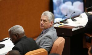 Cuba defende modelo de empresas estatais contra sanções dos EUA e o bloqueio econômico
