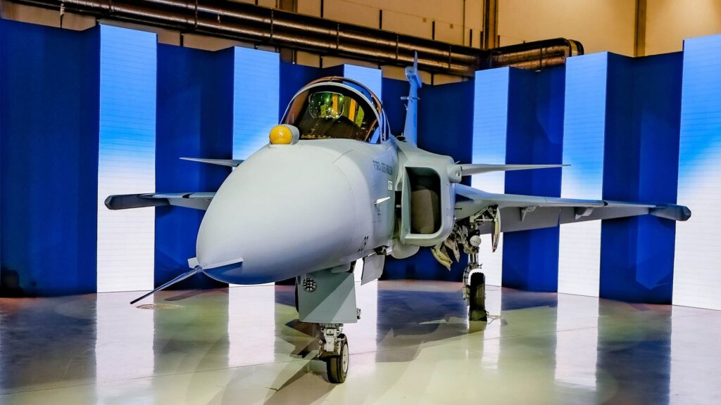 Caça Gripen produzido no Brasil