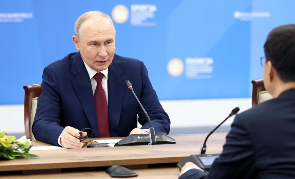 Vladimir Putin durante Fórum Econômico Internacional de São Petersburgo, quando rejeitou proposta de reunião com Zelensky.