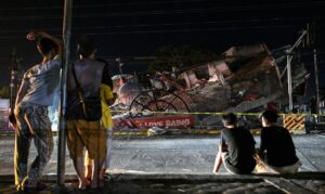 Terremoto de 7,8 no sul das Filipinas causa dezenas de mortos e mobiliza resgate