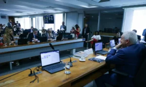 Jornada de trabalho: Senado debate tramitação de PEC que altera escala 6×1