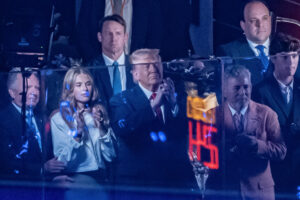 Recepção mista a Donald Trump na final da NBA e a defesa do comissário