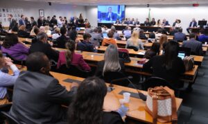 Maioridade penal tem votação adiada na CCJ da Câmara dos Deputados