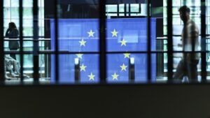 Aliados em xeque: estudo revela que poucos europeus confiam nos Estados Unidos