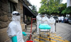 Ebola: mortes marcam protestos no Quênia contra centro de quarentena dos EUA