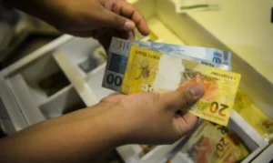 INPC registra alta de 4,42% em 12 meses e impacta reajustes salariais