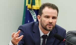 Dario Durigan alerta sobre riscos das pautas-bomba para a economia nacional