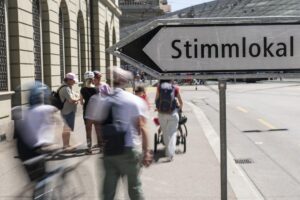 Suíços rejeitam em referendo proposta para limitar população do país