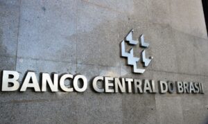 Analistas do mercado financeiro projetam Selic em 13,75% ao ano no novo boletim Focus